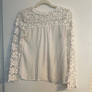 Women's White Lace Yoke Long-Sleeve Top